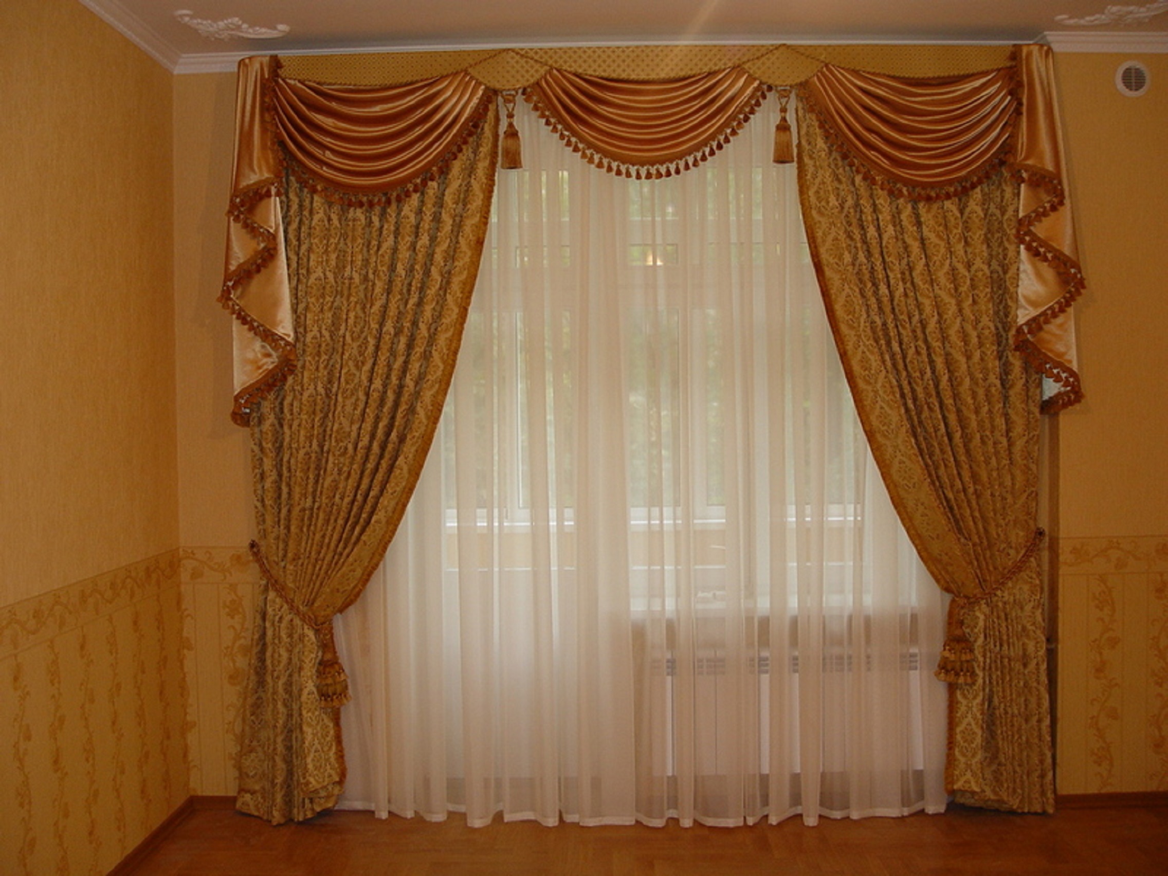 Шторы в зал - 150 фото дизайна штор для зала в квартире и доме.
